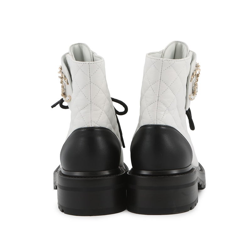シャネル ショートブーツ マトラッセ ココマーク CHANEL19 レザー レディースサイズ36 1/2C G36424 CHANEL 靴 白 黒