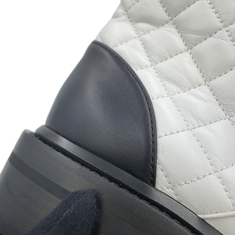 シャネル ショートブーツ マトラッセ ココマーク CHANEL19 レザー レディースサイズ36 1/2C G36424 CHANEL 靴 白 黒