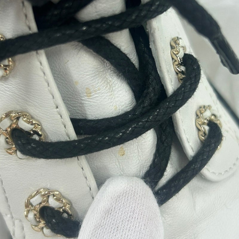 シャネル ショートブーツ マトラッセ ココマーク CHANEL19 レザー レディースサイズ36 1/2C G36424 CHANEL 靴 白 黒