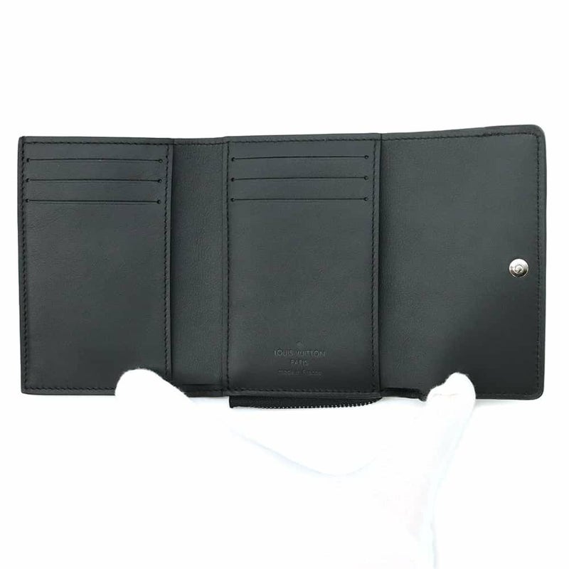 ルイヴィトン 三つ折り財布 モノグラム・パターン ポルトフォイユ・パイロット M82556 トリヨンレザー 黒 ブラック