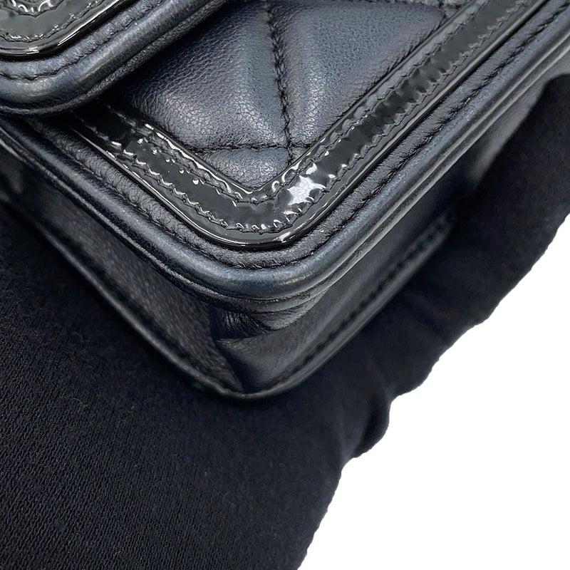 シャネル フォンケース マトラッセ ココマーク ラムスキン パテント AP3559 CHANEL 黒