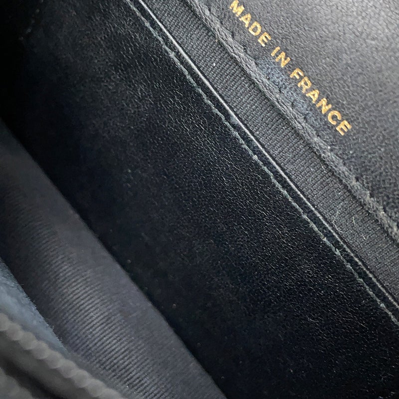 シャネル フォンケース マトラッセ ココマーク ラムスキン パテント AP3559 CHANEL 黒