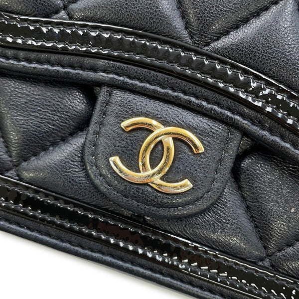 シャネル フォンケース マトラッセ ココマーク ラムスキン パテント AP3559 CHANEL 黒