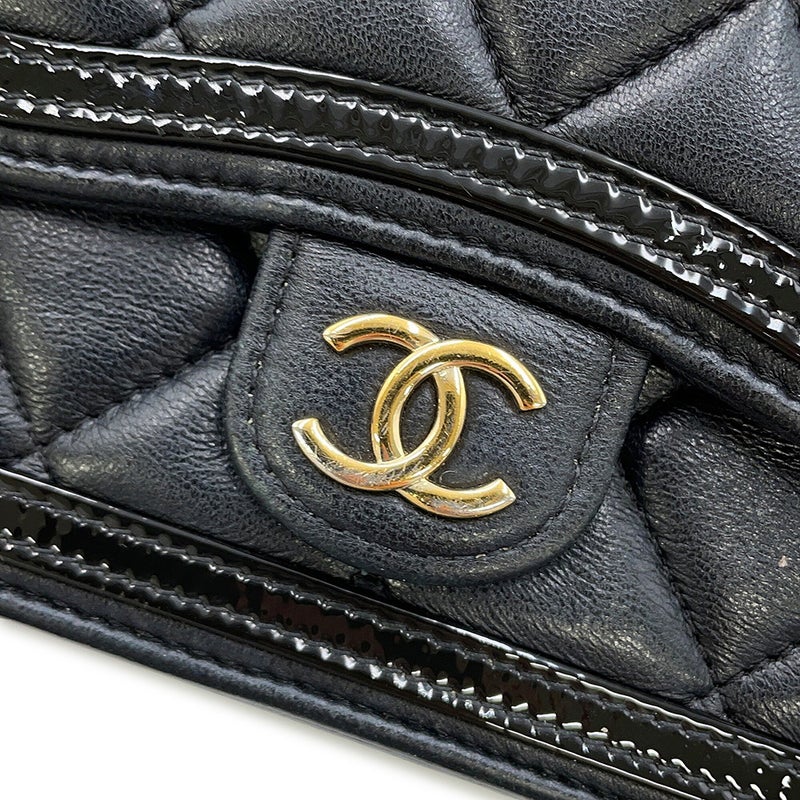 シャネル フォンケース マトラッセ ココマーク ラムスキン パテント AP3559 CHANEL 黒