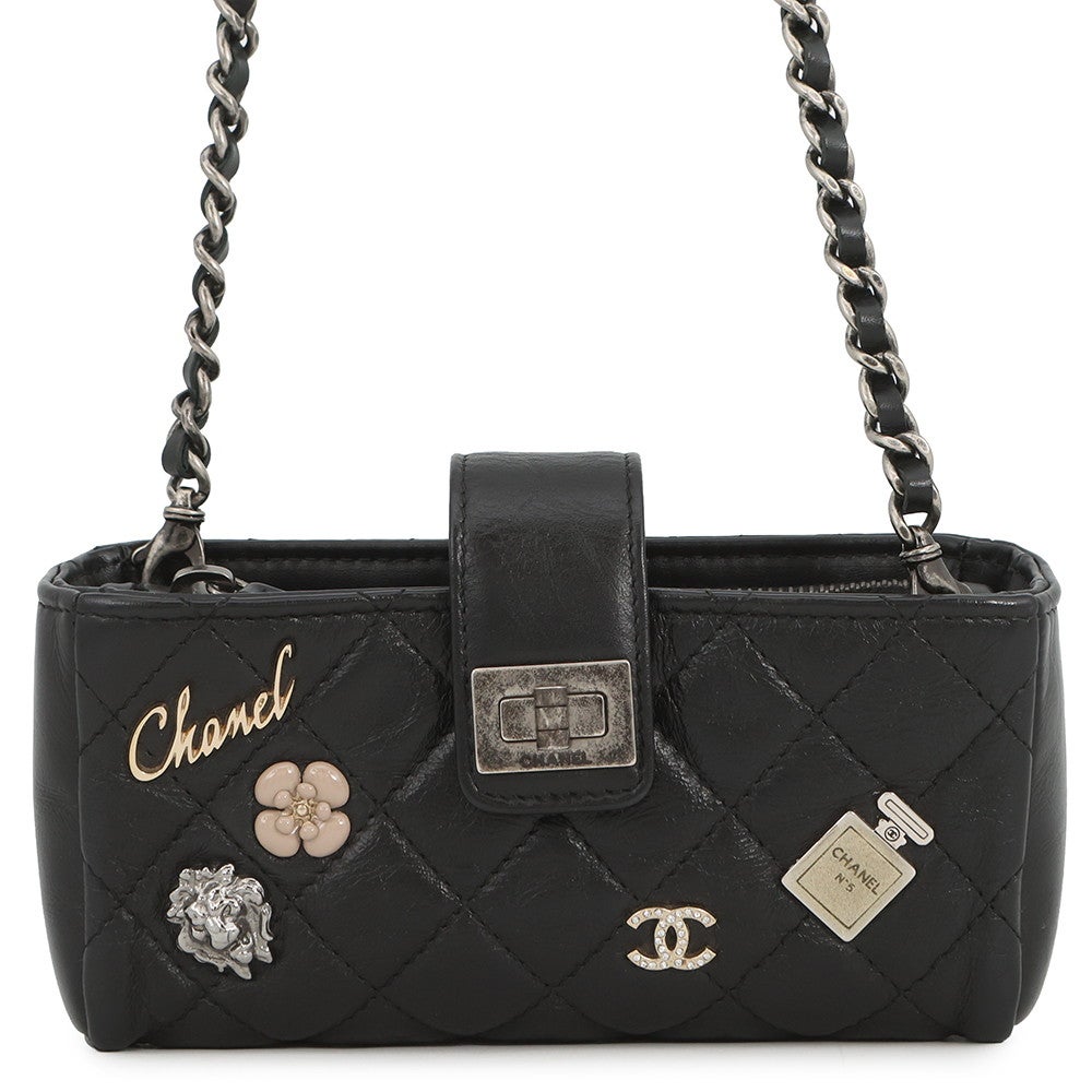 シャネル フォンケース マトラッセ 2.55 ミニ チェーンポシェット ラッキーチャーム カーフレザー A80446 CHANEL 黒 シャネル フォンケース マトラッセ 2.55 ミニ チェーンポシェット