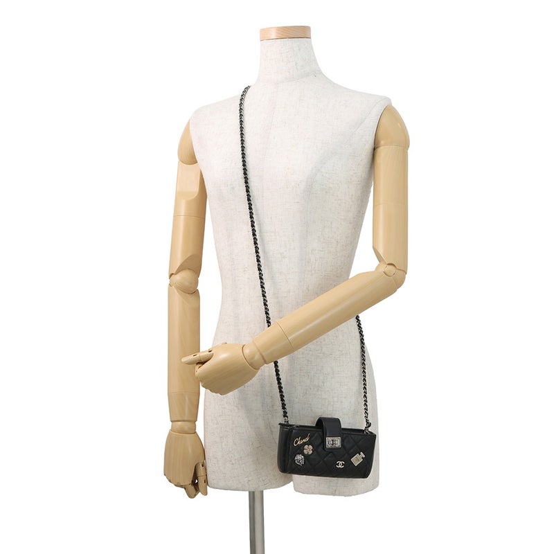 シャネル フォンケース マトラッセ 2.55 ミニ チェーンポシェット ラッキーチャーム カーフレザー A80446 CHANEL 黒