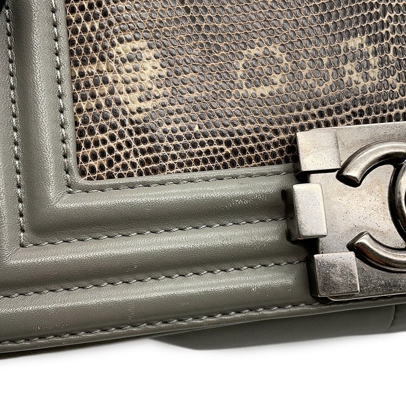 シャネル チェーンショルダーバッグ ボーイシャネル スモール マトラッセ ココマーク ラムスキン/リザード CHANEL 黒