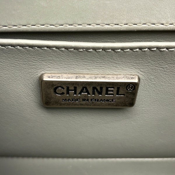 シャネル チェーンショルダーバッグ ボーイシャネル スモール マトラッセ ココマーク ラムスキン/リザード CHANEL 黒