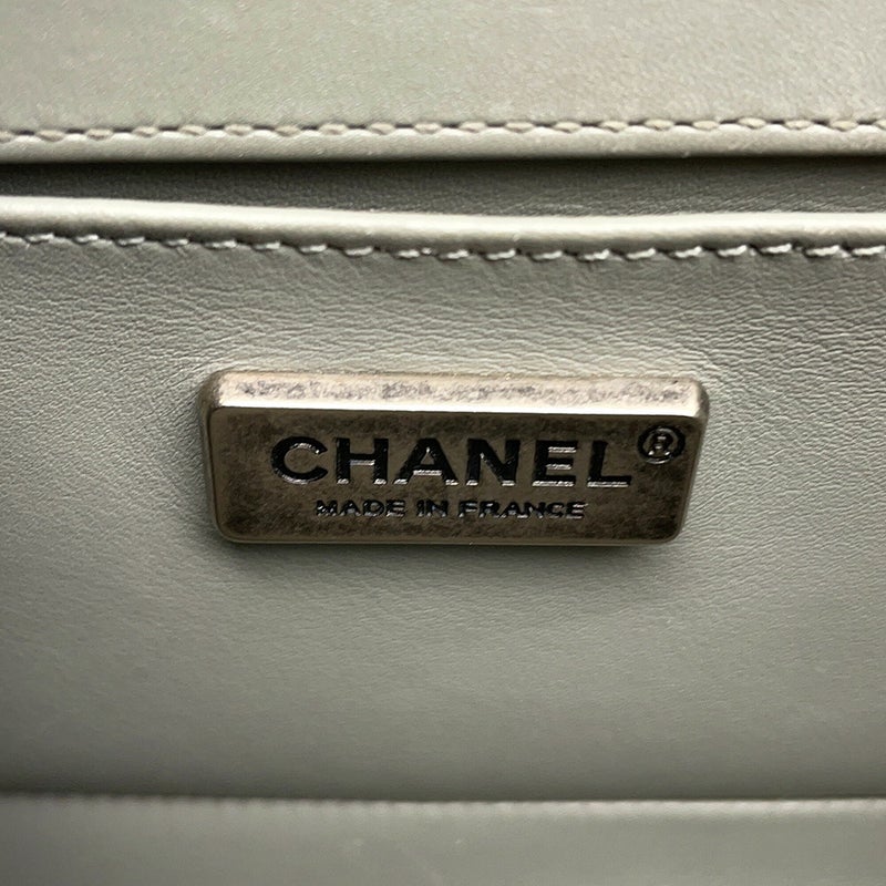 シャネル チェーンショルダーバッグ ボーイシャネル スモール マトラッセ ココマーク ラムスキン/リザード CHANEL 黒