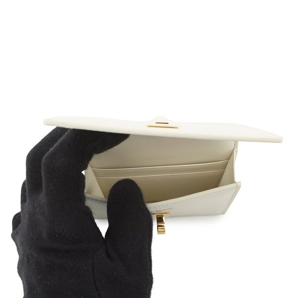 セリーヌ カードケース フラップ付き カードホルダー 16 セーズ カーフレザー 10M473GCG.00WC CELINE 白