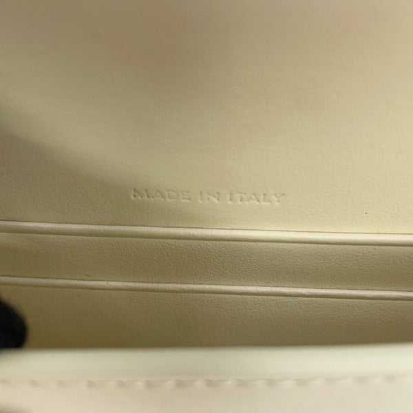 セリーヌ カードケース フラップ付き カードホルダー 16 セーズ カーフレザー 10M473GCG.00WC CELINE 白