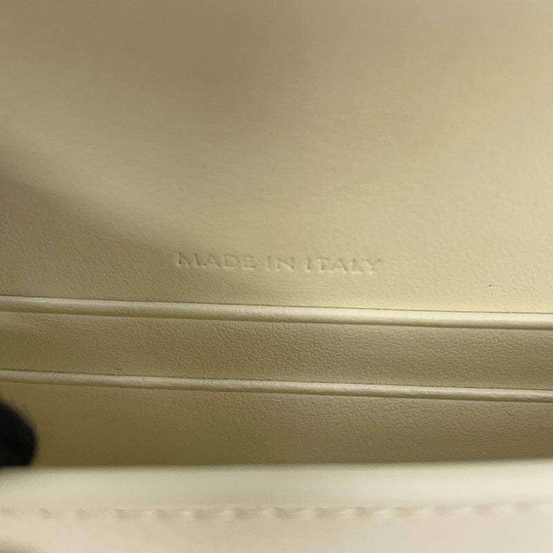 セリーヌ カードケース フラップ付き カードホルダー 16 セーズ カーフレザー 10M473GCG.00WC CELINE 白