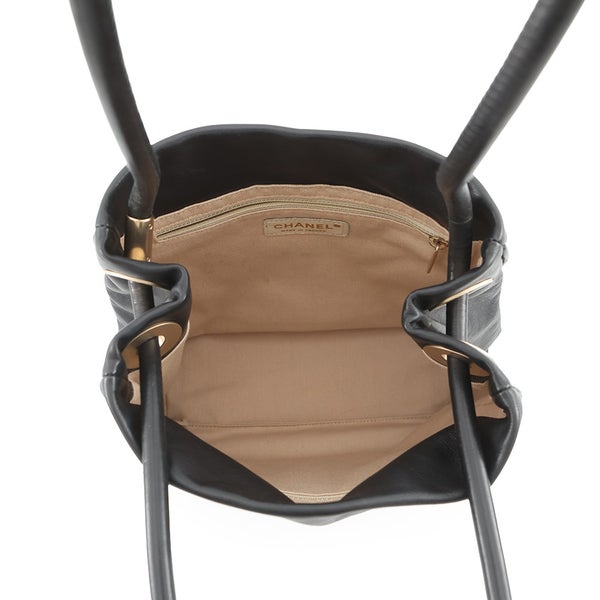 シャネル トートバッグ カメリア ロゴ ラムスキン A20856 CHANEL 黒 白
