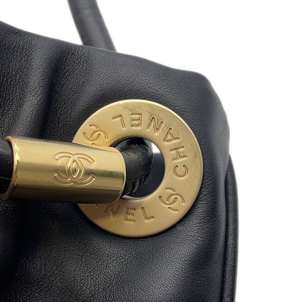 シャネル トートバッグ カメリア ロゴ ラムスキン A20856 CHANEL 黒 白