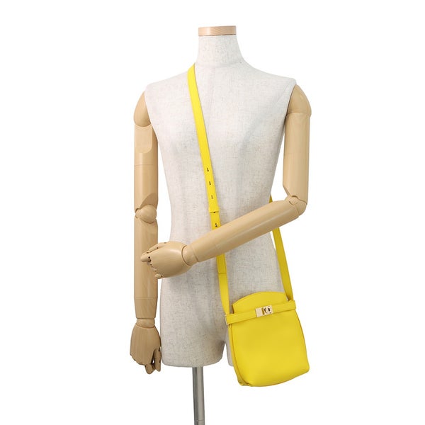 サルヴァトーレ・フェラガモ ショルダーバッグ ハグ フォンホルダー カーフレザー 220650 Ferragamo