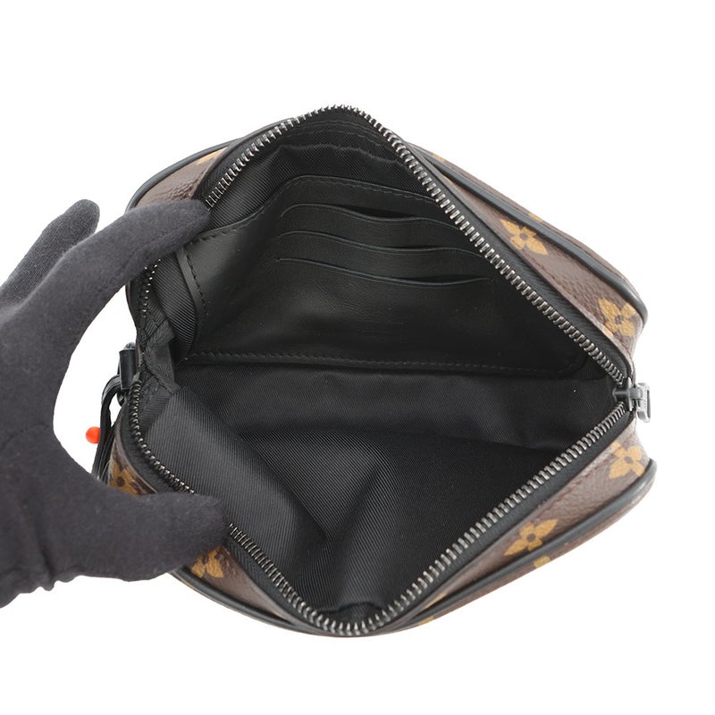 ルイヴィトン セカンドバッグ モノグラム・ソーラーレイ ポシェット・ヴォルガ M44482 LOUIS VUITTON ブラック 黒