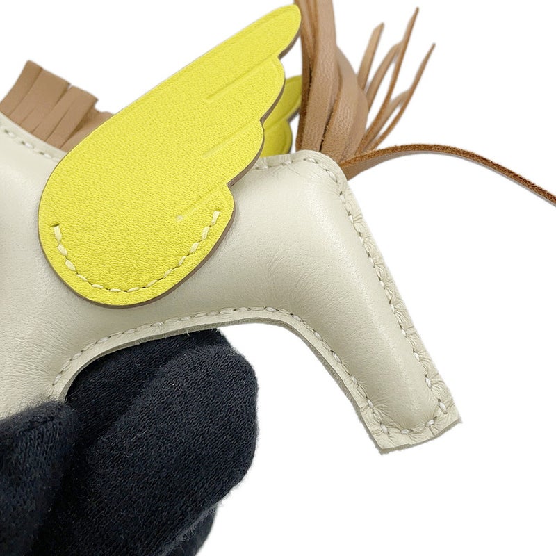 エルメス バッグチャーム ロデオPM ペガサス クレ/ライム/チャイ ラムスキン U刻印 HERMES