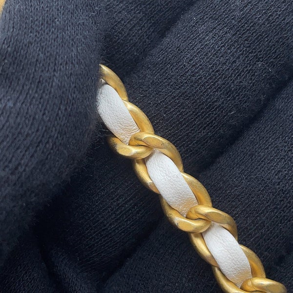 シャネル ハンドバッグ ココマーク ココハンドル リング マトラッセ XXS キャビアスキン AS2215 CHANEL 2way 白