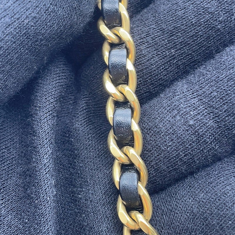 シャネル ハンドバッグ CHANEL 22 ミニ ココマーク シャイニーカーフレザー AS3980 CHANEL 2way 黒