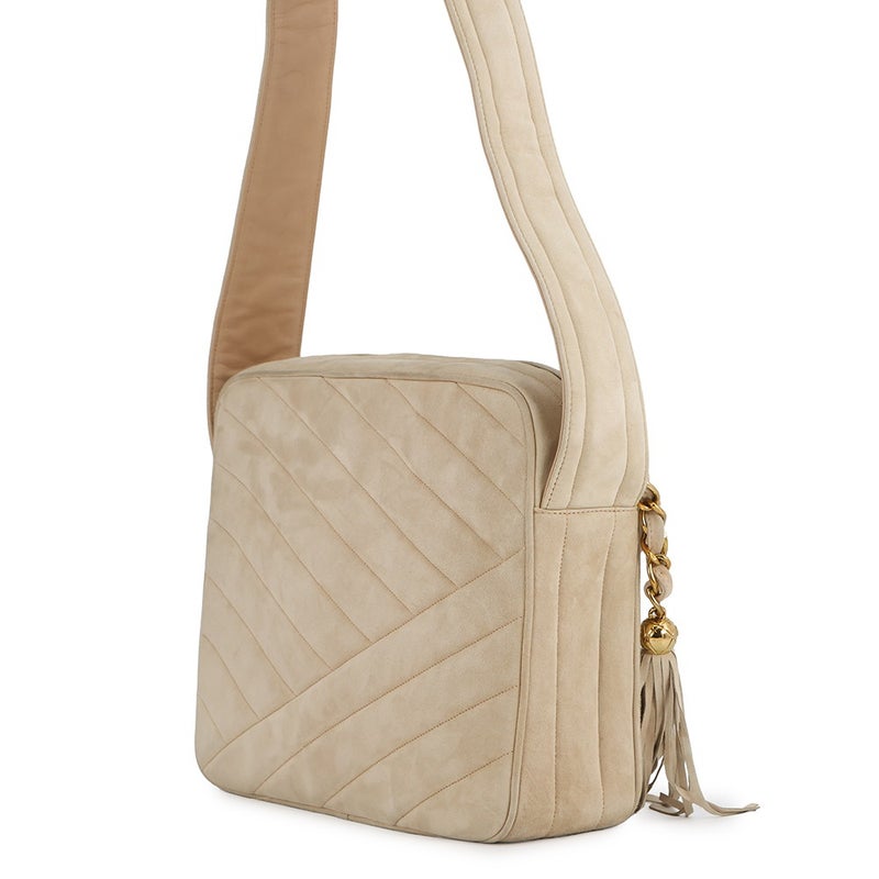 シャネル ショルダーバッグ バイアスステッチ ココマーク スエード CHANEL タッセル付き