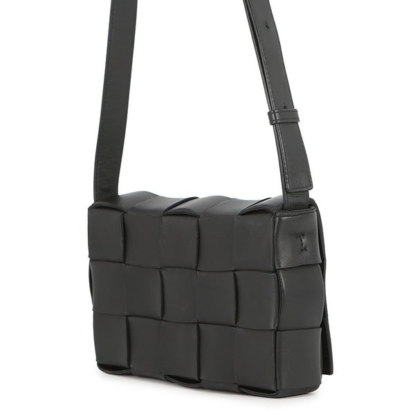 ボッテガヴェネタ ショルダーバッグ マキシイントレチャート カセット ラムスキン 578004 BOTTEGA VENETA 黒