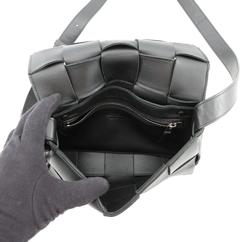 ボッテガヴェネタ ショルダーバッグ マキシイントレチャート カセット ラムスキン 578004 BOTTEGA VENETA 黒