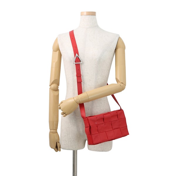 ボッテガヴェネタ ショルダーバッグ マキシイントレチャート カセット レザー BOTTEGA VENETA