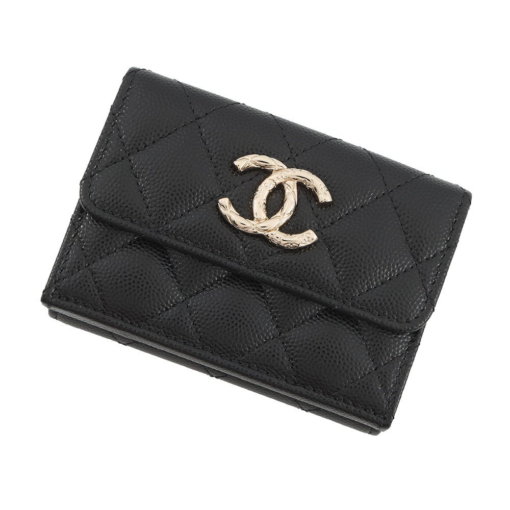 シャネル 三つ折り財布 マトラッセ ココマーク スモールフラップ キャビアスキン AP4319 CHANEL 黒 シャネル 三つ折り財布 マトラッセ ココマーク スモールフラップ