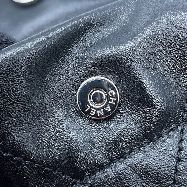 シャネル ハンドバッグ CHANEL 22 マトラッセ スモール シャイニーカーフ AS3260 ポーチ付き 黒