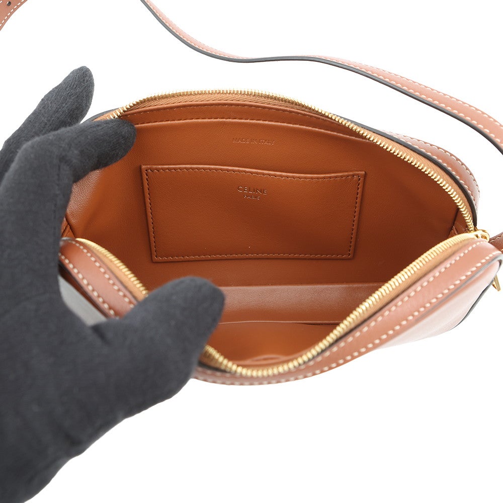 セリーヌ 10J583DR8 トリオンフ ミニカメラバッグ カーフスキン タン ブラウン ショルダーバッグ レザー ゴールド金具 CELINE（新品・未使用品） CELINE - セリーヌ 10J583DR8 トリオンフ ミニカメラバッグ カーフ
