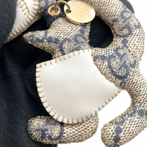 グッチ キーホルダー グッチョリ GGスプリーム カンガルー GUCCI チャーム バッグチャーム 白