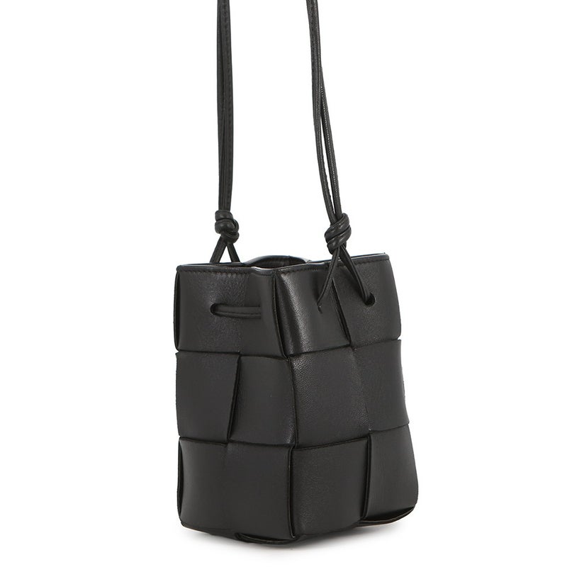 ボッテガヴェネタ ショルダーバッグ イントレチャート ミニ カセット バケット ラムスキン 680217 BOTTEGA VENETA 黒