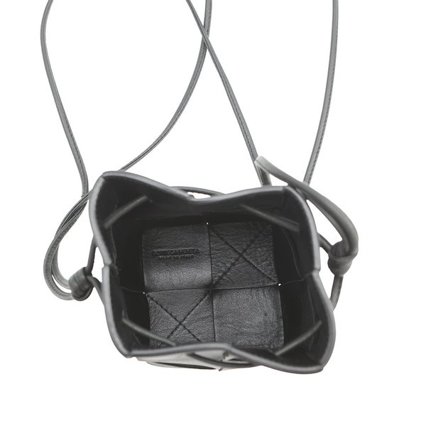 ボッテガヴェネタ ショルダーバッグ イントレチャート ミニ カセット バケット ラムスキン 680217 BOTTEGA VENETA 黒