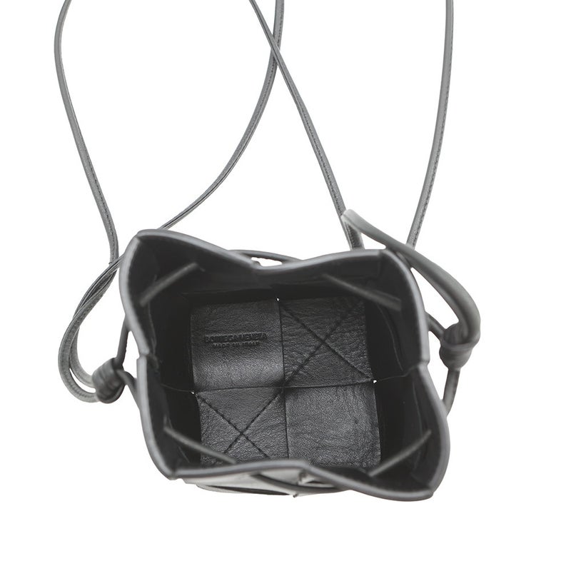 ボッテガヴェネタ ショルダーバッグ イントレチャート ミニ カセット バケット ラムスキン 680217 BOTTEGA VENETA 黒