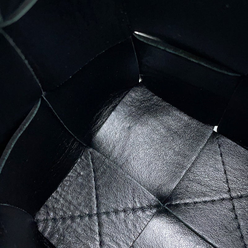 ボッテガヴェネタ ショルダーバッグ イントレチャート ミニ カセット バケット ラムスキン 680217 BOTTEGA VENETA 黒
