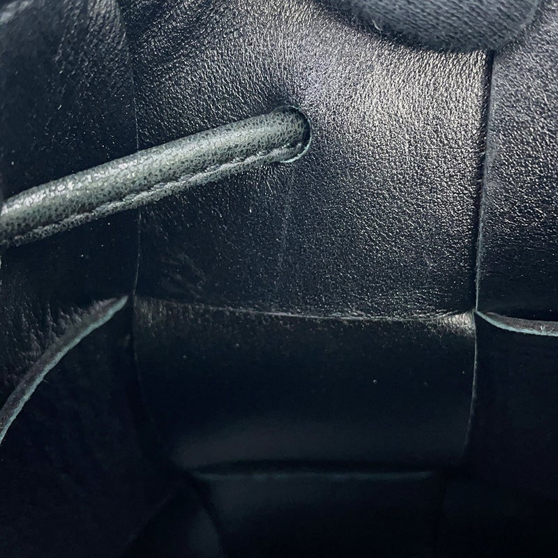 ボッテガヴェネタ ショルダーバッグ イントレチャート ミニ カセット バケット ラムスキン 680217 BOTTEGA VENETA 黒