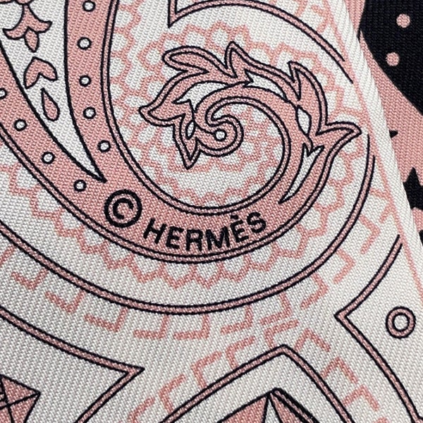 エルメス スカーフ ツイリー シュヴァル・ドゥ・クール・バンダナ Cheval de Coeur Bandana HERMES 2026年春夏 黒 白