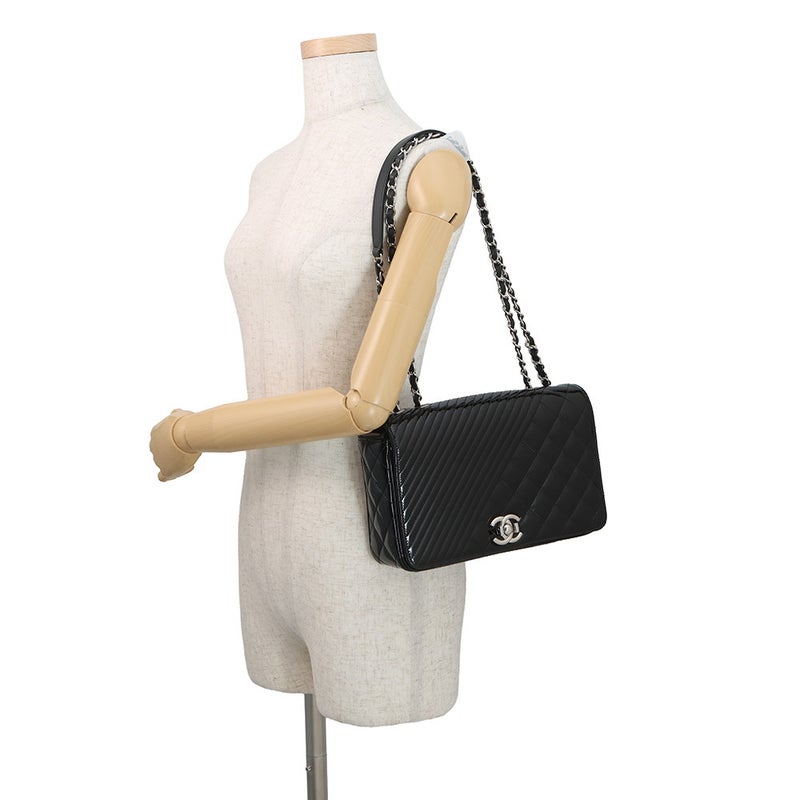 シャネル チェーンショルダーバッグ ボーイシャネル エナメル CHANEL バッグ 黒