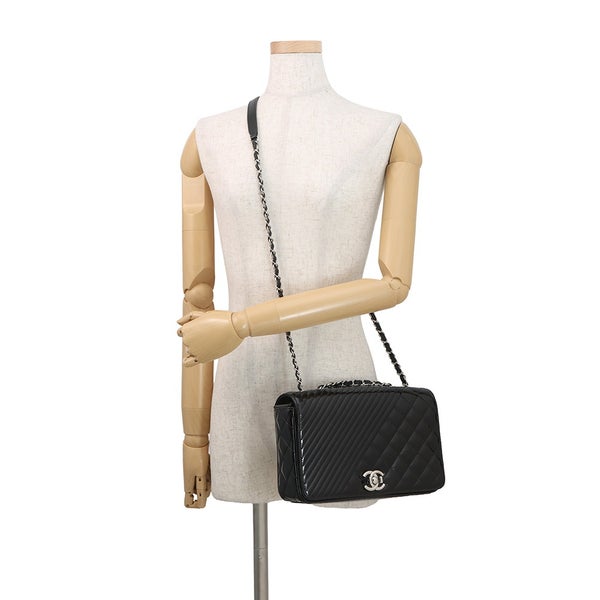 シャネル チェーンショルダーバッグ ボーイシャネル エナメル CHANEL バッグ 黒