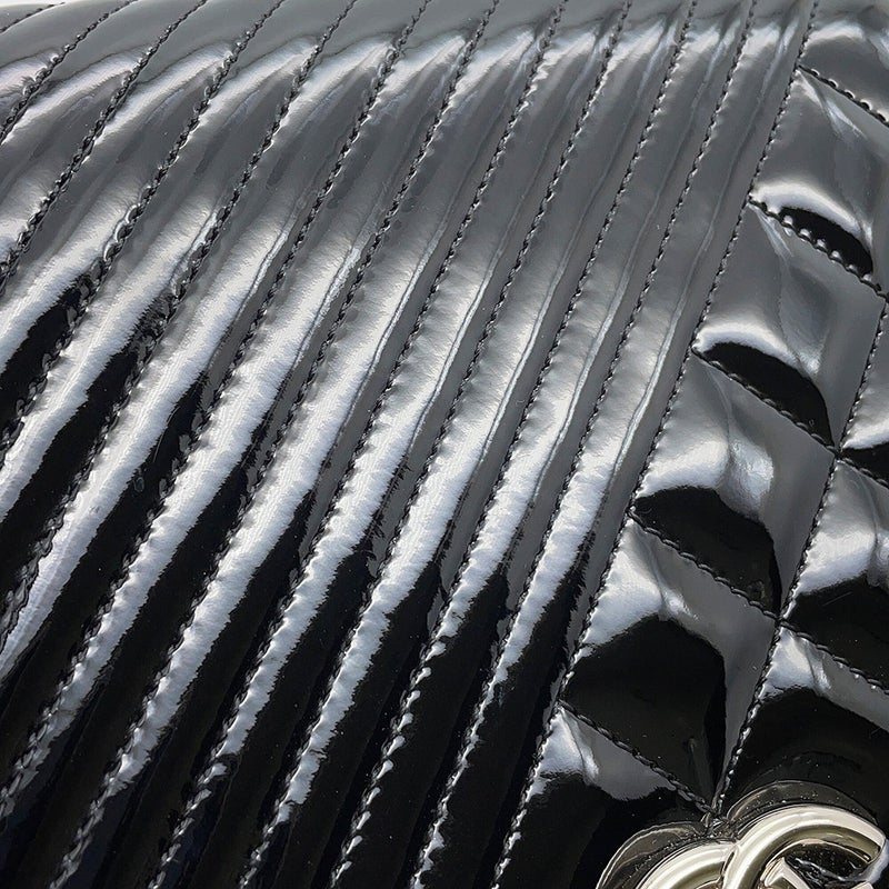 シャネル チェーンショルダーバッグ ボーイシャネル エナメル CHANEL バッグ 黒