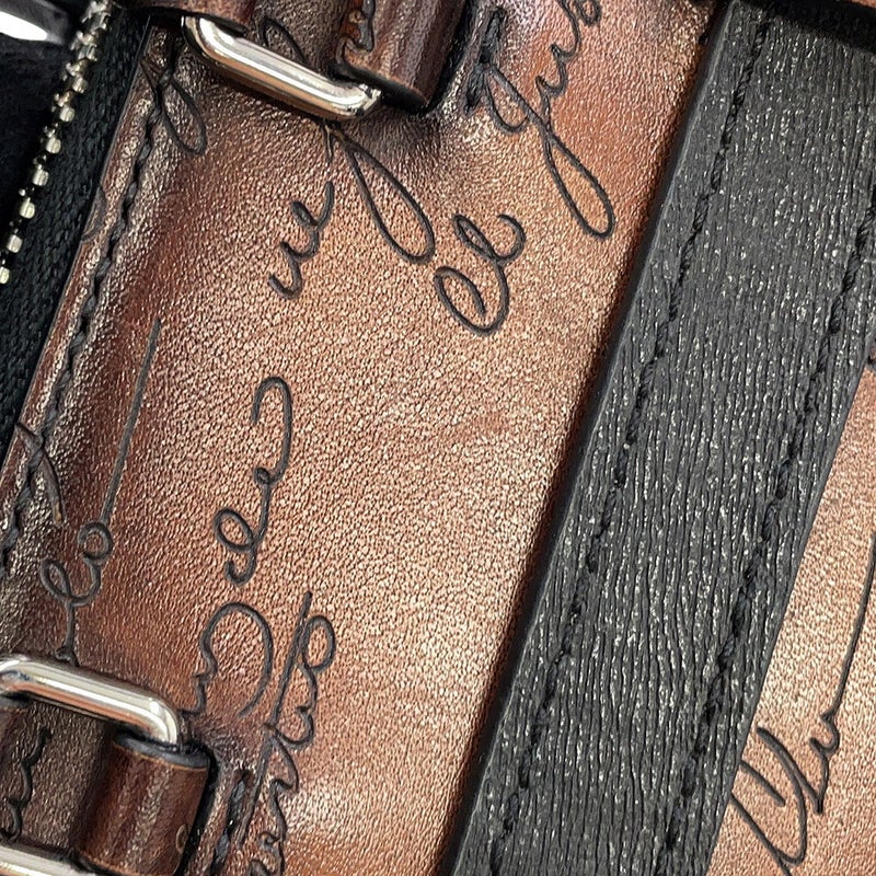 ベルルッティ ボディバッグ アンジュール ナノ スクリット スワイプ レザーポーチ レザー Berluti