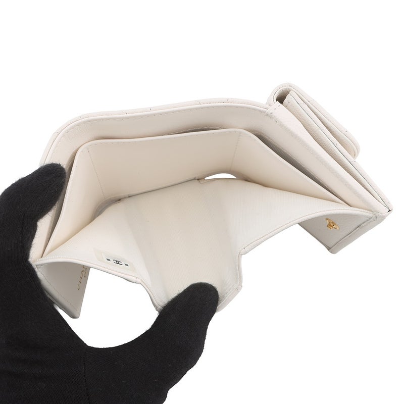 シャネル 三つ折り財布 マトラッセ ココマーク クラシック スモール フラップ ウォレット キャビアスキン AP4564 CHANEL 白