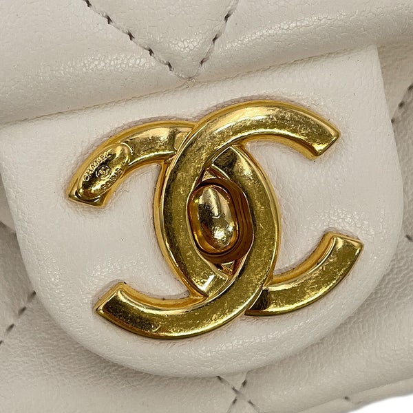 シャネル チェーンショルダーバッグ マトラッセ ココマーク カーフレザー AS3450 白