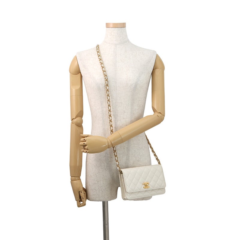 シャネル チェーンウォレット マトラッセ ココマーク ラムスキン AP4241 CHANEL 財布 白