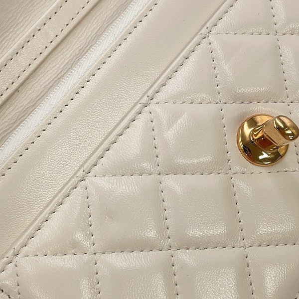 シャネル チェーンウォレット マトラッセ ココマーク ラムスキン AP4241 CHANEL 財布 白