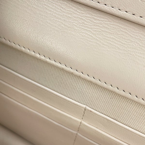 シャネル チェーンウォレット マトラッセ ココマーク ラムスキン AP4241 CHANEL 財布 白