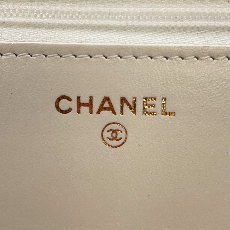 シャネル チェーンウォレット マトラッセ ココマーク ラムスキン AP4241 CHANEL 財布 白