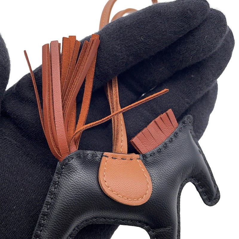 エルメス バッグチャーム ロデオ PM ブラック/シエンヌ/ゴールド ラムスキン W刻印 黒