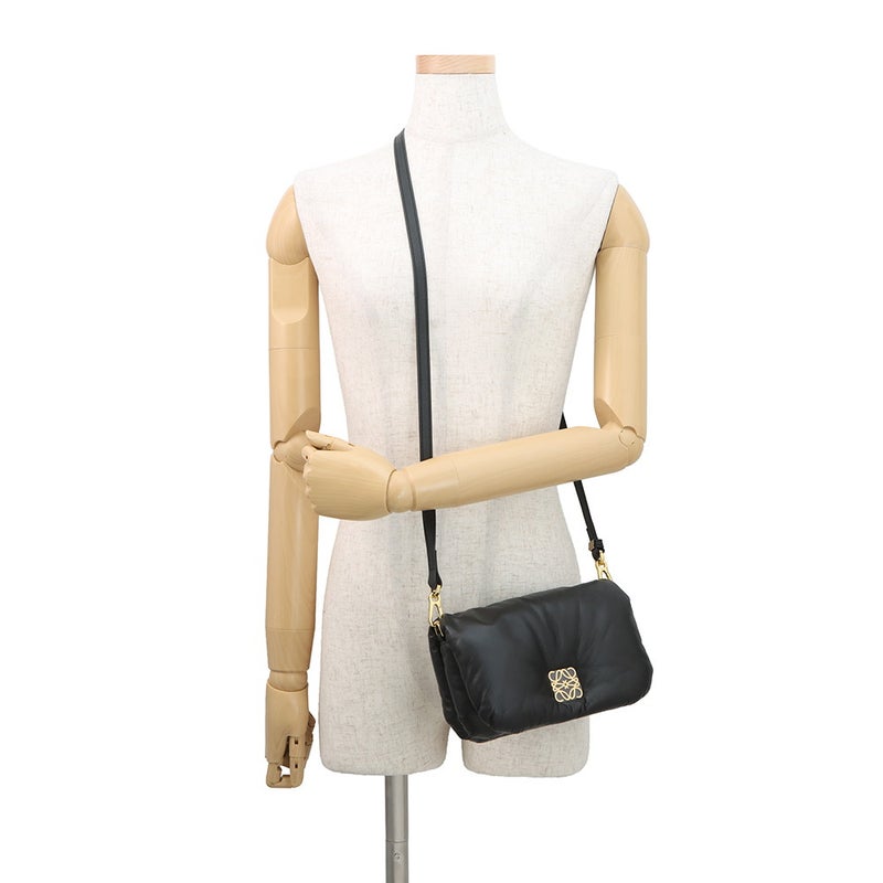 ロエベ ショルダーバッグ ゴヤ パファー ミニ シャイニーナパラムスキン A896W56X01 LOEWE 黒