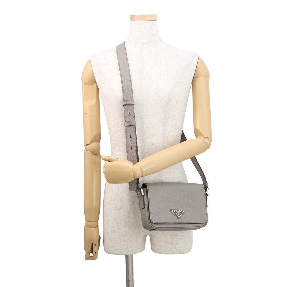 極美品★PRADA プラダ 2VD065 サフィアーノレザー ARGILLA トライアングルロゴプレート付 ショルダーバッグ 保存袋付き イタリア製 レディース 楽天市場】【10%OFF】 プラダ ショルダーバッグ サフィアーノ レザー